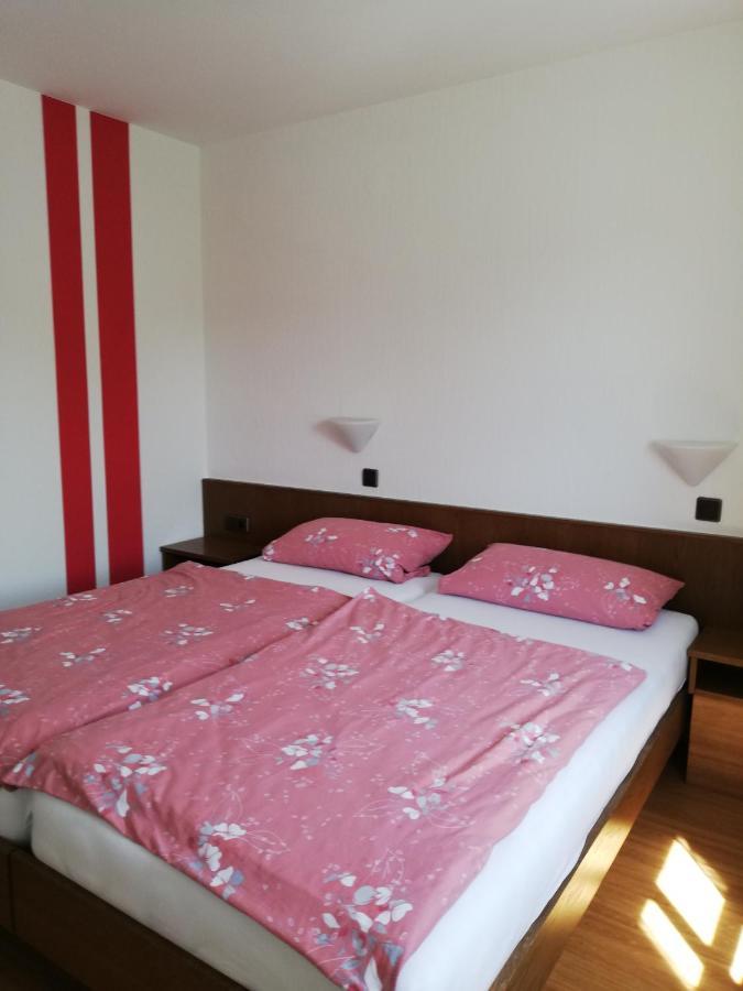 Ferienwohnungen Zum Niederberg Lieser Extérieur photo